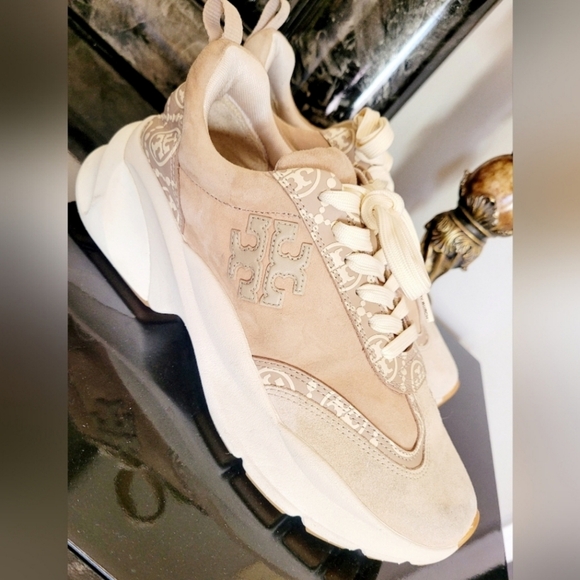 Tory Burch Goodluck T-Monogram Lace Up Sneakers 100% Leather Light Biege US 9.5 - Picture 2 of 16